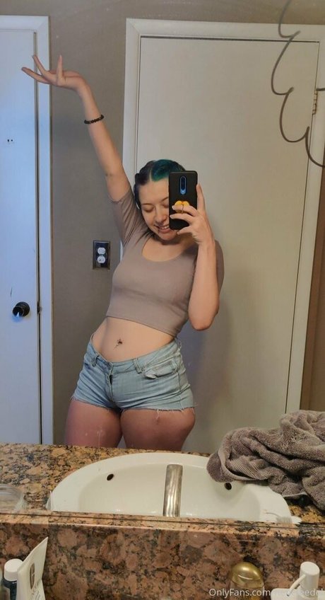 misspeachtea1 hot actress picture