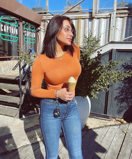 Chen Levi pornstar nudes gallery