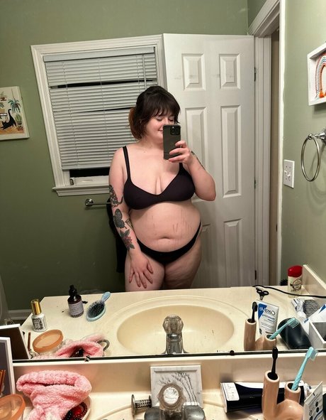 roundprincess model hot photo