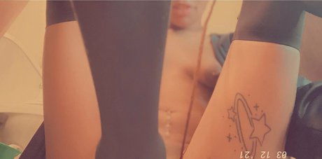 cloudyvi_ star erotic photo