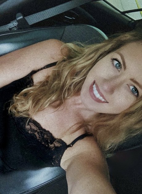 pocketrobbin model pornographic photos