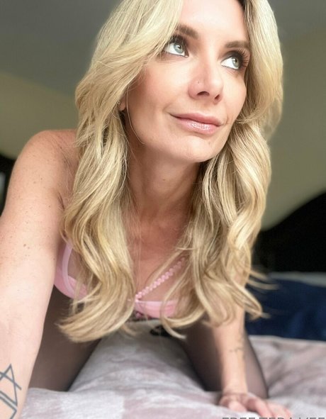 freeteravee nudes model photos