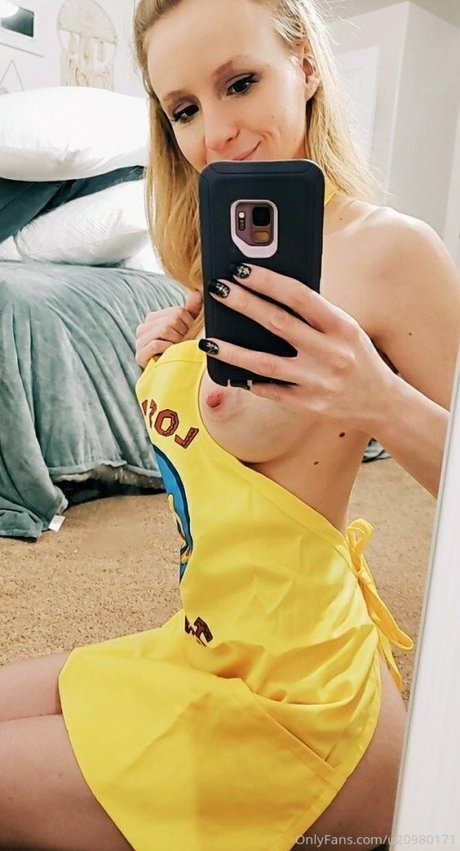 Elle Dainty pretty actress photo