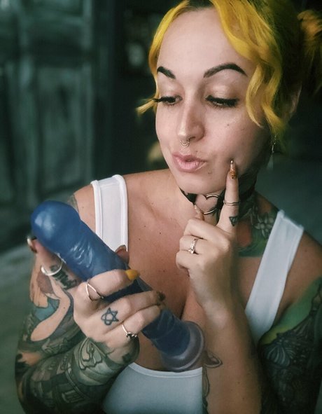 Mikaylax adult actress galleries