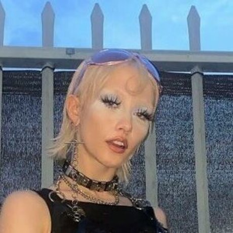 Chloe Moriondo hd star archive