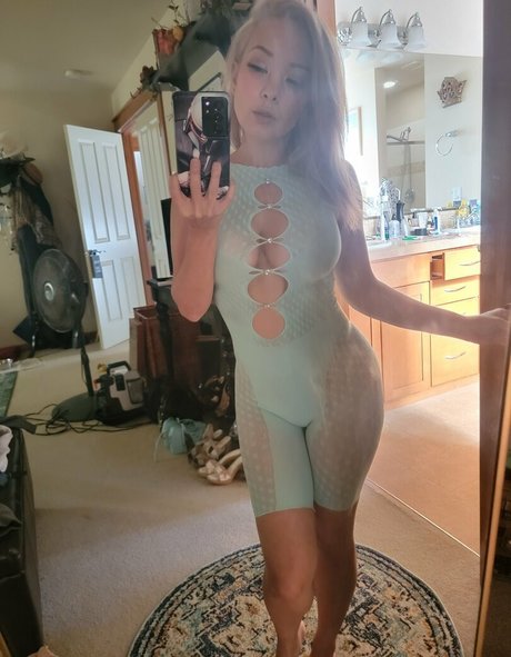 Ani Mia beautiful model img