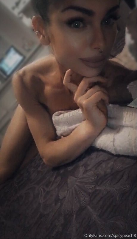spicypeach8 naked star galleries