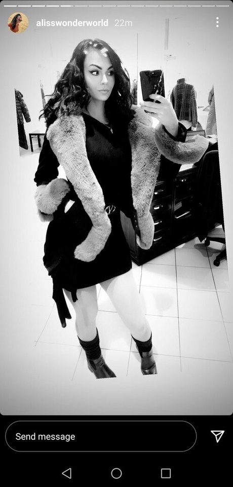 Nadinechase art actress picture