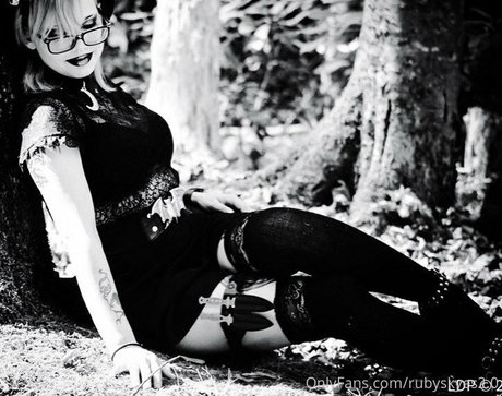 rubyskyes2 0 erotic actress galleries