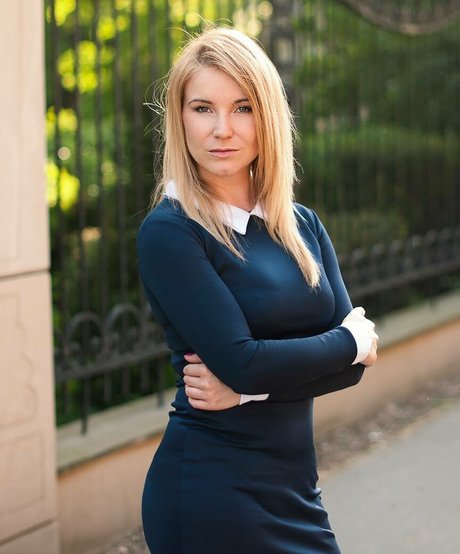 Mrs Leosz adult model pics