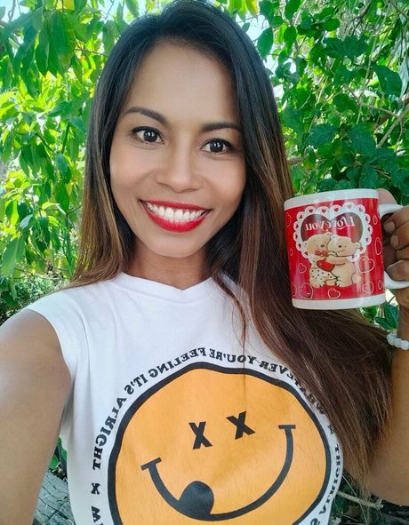 PaulaThai star hot pictures