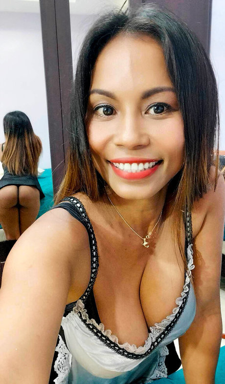 PaulaThai model hot image