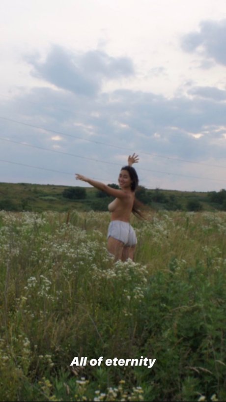 Hitomi Mochizuki model porn photo