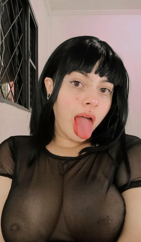 Bratzsww pornographic model image