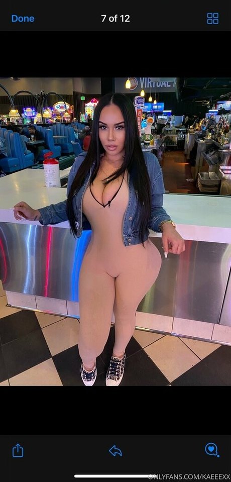 kaeeexx naked model img