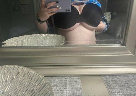 bigtittyemma model hot photo