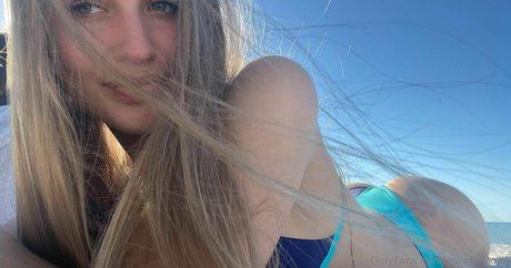 yourgirlzoey model pretty image