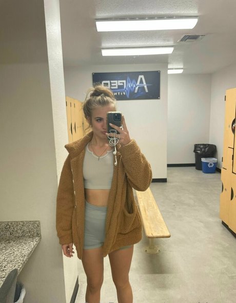 yourgirlzoey nice pornstar img