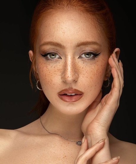 Caitlyn Jackson erotic pornstar pics