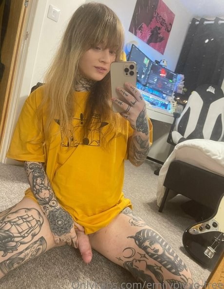 emilypiexo free naked pornstar pic