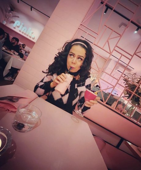 Tommi Terror model nude picture