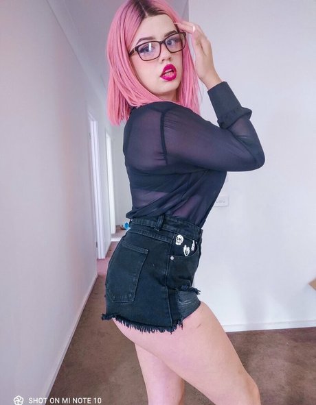 Tommi Terror naked pornstar archive