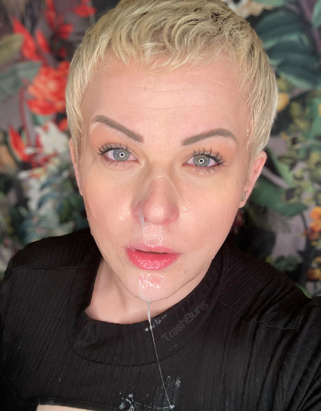 trashbuns naked actress picture