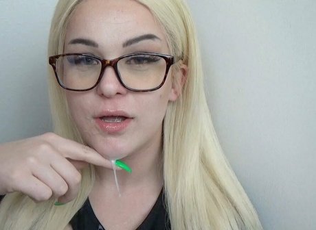 trashbuns naked star photos