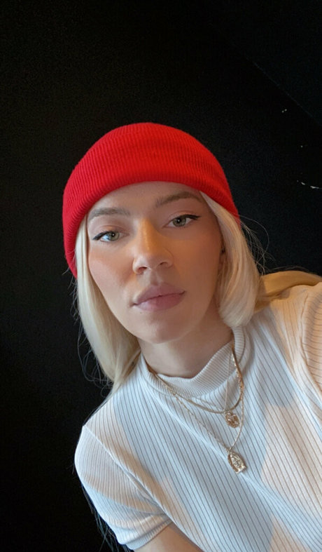 onlywolve top actress photo