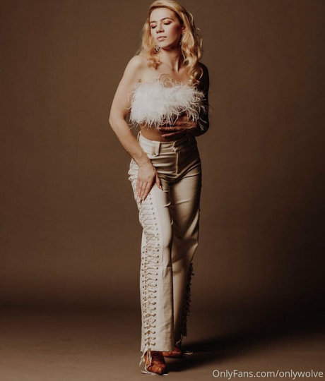 onlywolve naked pornstar picture