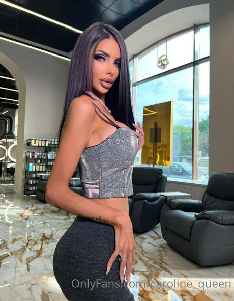 Caroline Queen sexy actress gallery