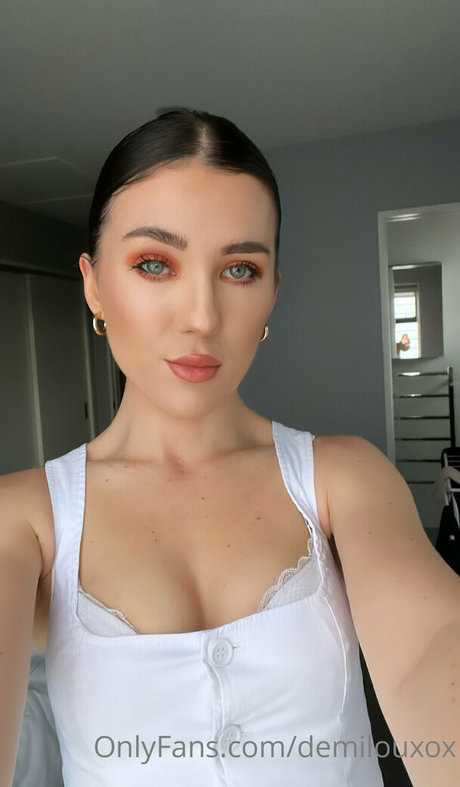 demilouxox hot star image