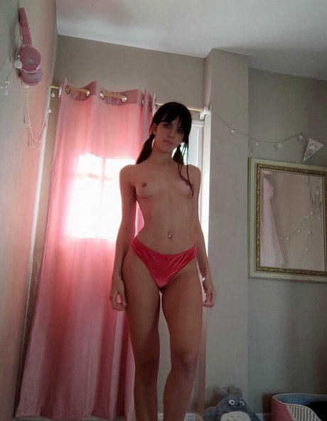 lenidollcastle naked actress pictures