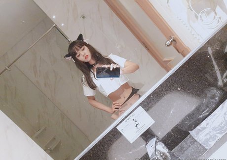 Machinegunkuro porn model images