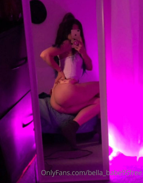 bella babe95free porn model pic