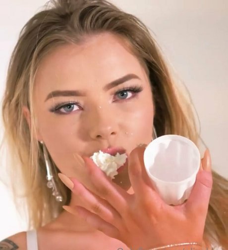 elizaking nude model images