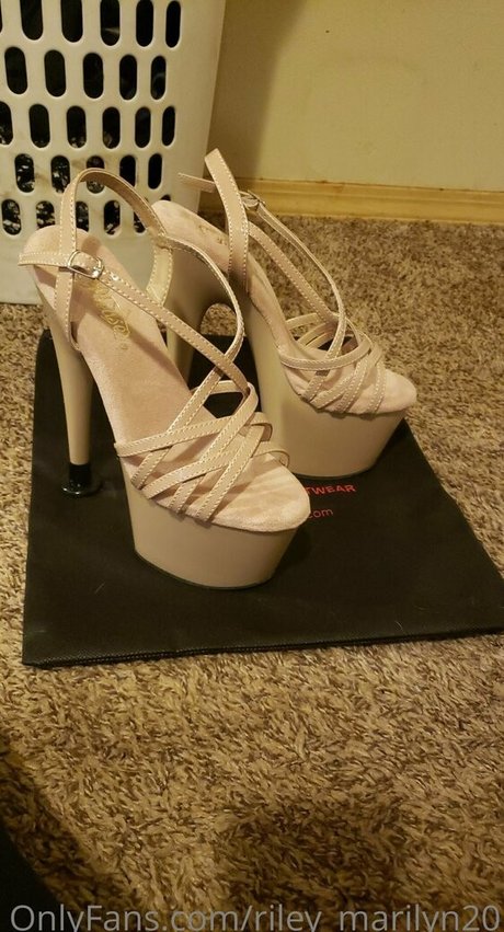 riley marilyn20 pornstar img