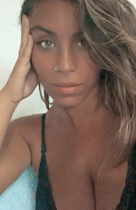 Tami Bar star erotic pics