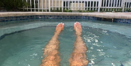 thebustybxtch sexy actress image