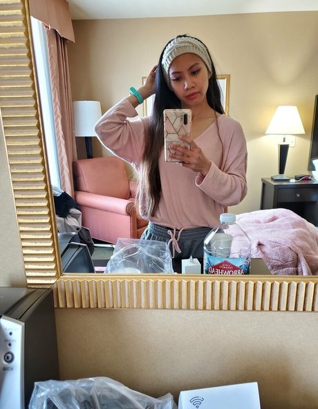 JuicyPinaypple pornographic actress pictures