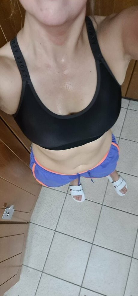 foot vault model naked photos