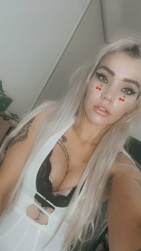 certifiedfreak6daysaweek model pretty image