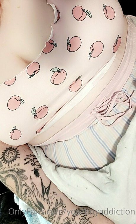 yourtinyaddiction model nude galleries