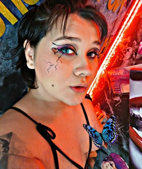 laura takint high quality actress photos