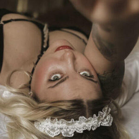 hinkycurvy model art pics