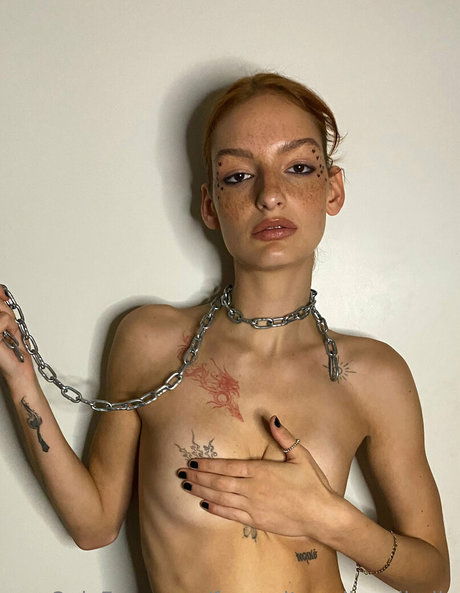 favouriteredheadbella star best img