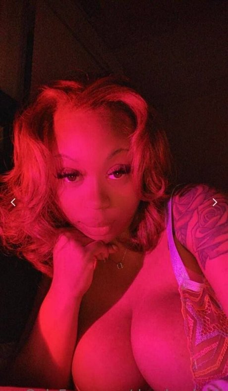 Dee Dee Davis naked pornstar photos