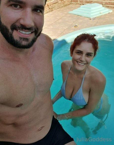 juliagoddess model top pic