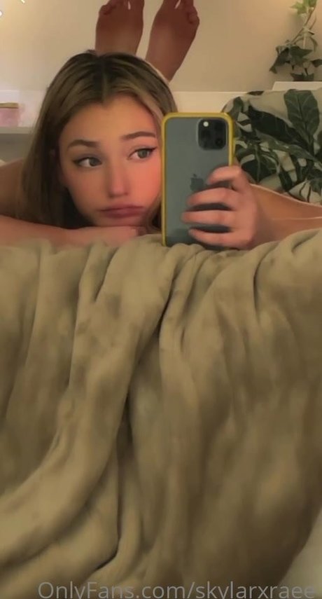 lacylotus exclusive model image