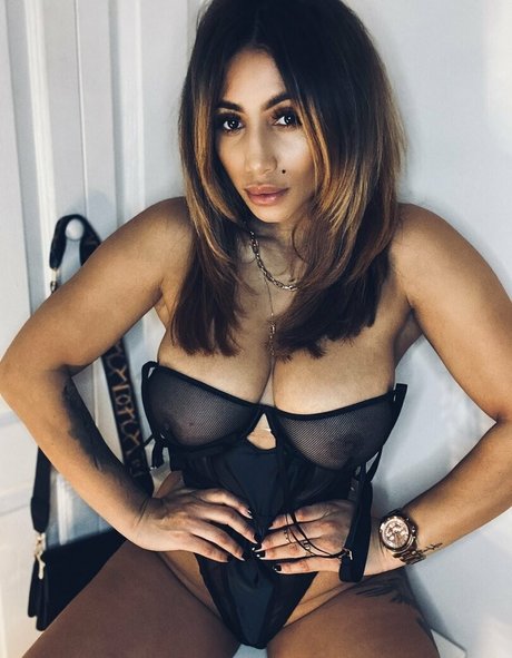 Kayleigh Morris adult star picture